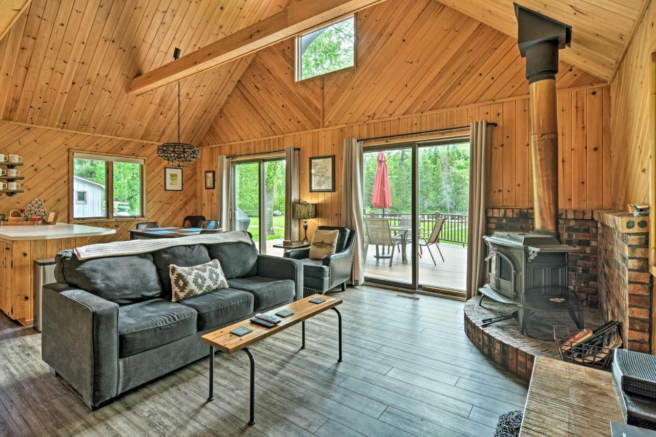 Riverfront Traverse City Cabin Fish, Kayak And Tube Buitenkant foto