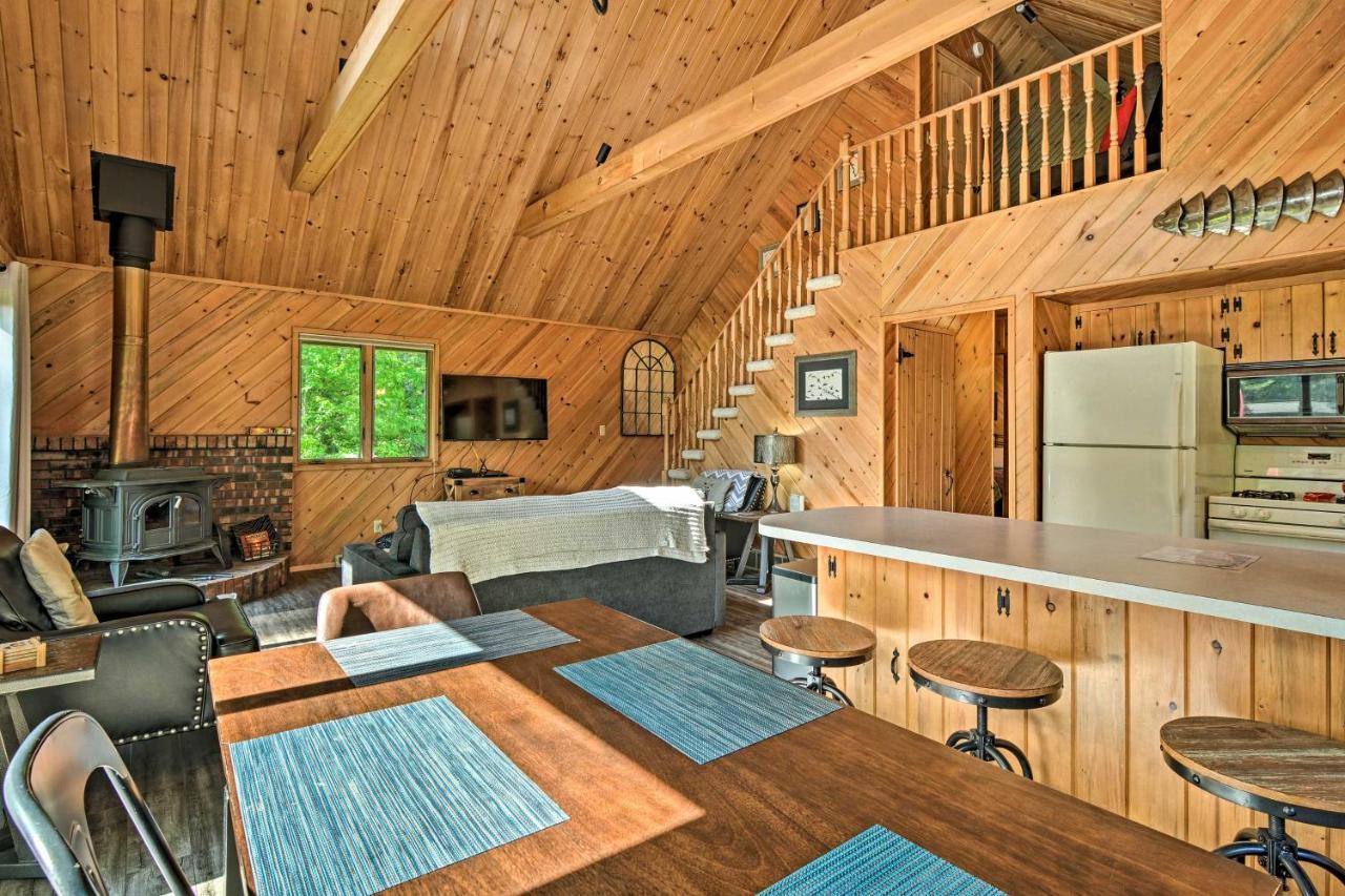 Riverfront Traverse City Cabin Fish, Kayak And Tube Buitenkant foto