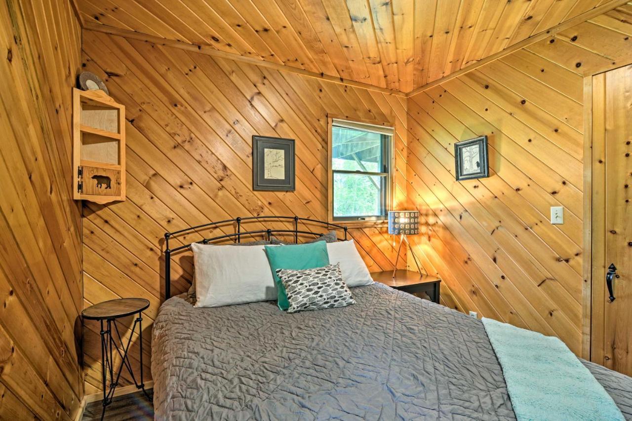 Riverfront Traverse City Cabin Fish, Kayak And Tube Buitenkant foto