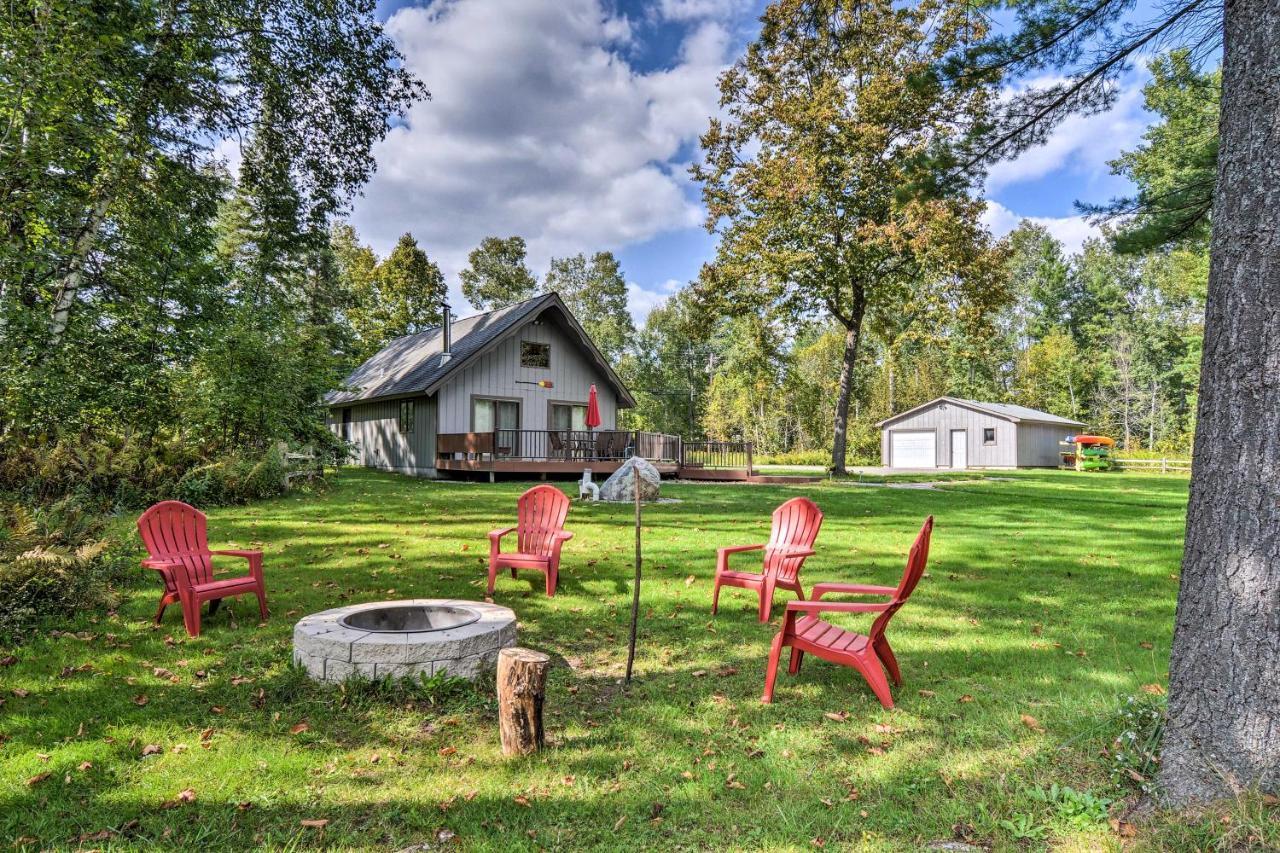 Riverfront Traverse City Cabin Fish, Kayak And Tube Buitenkant foto