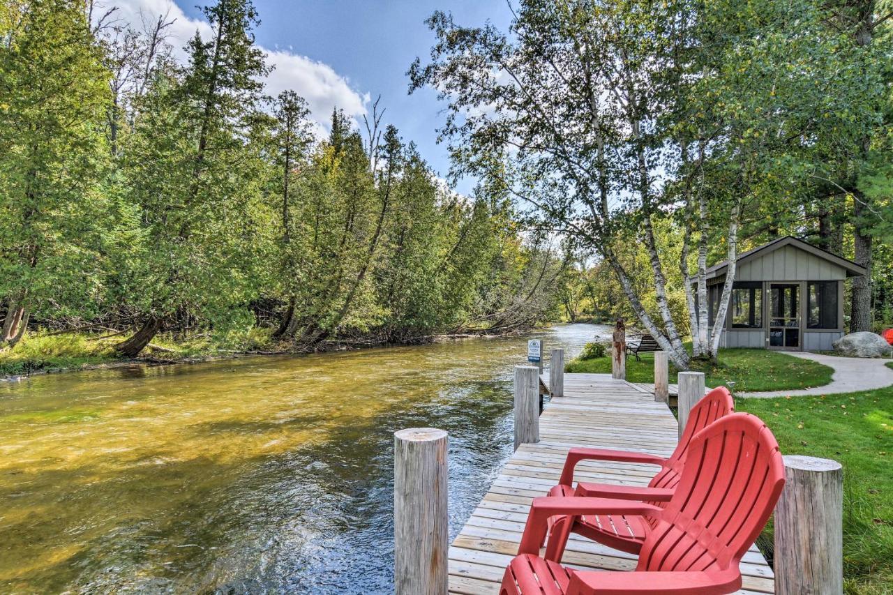 Riverfront Traverse City Cabin Fish, Kayak And Tube Buitenkant foto