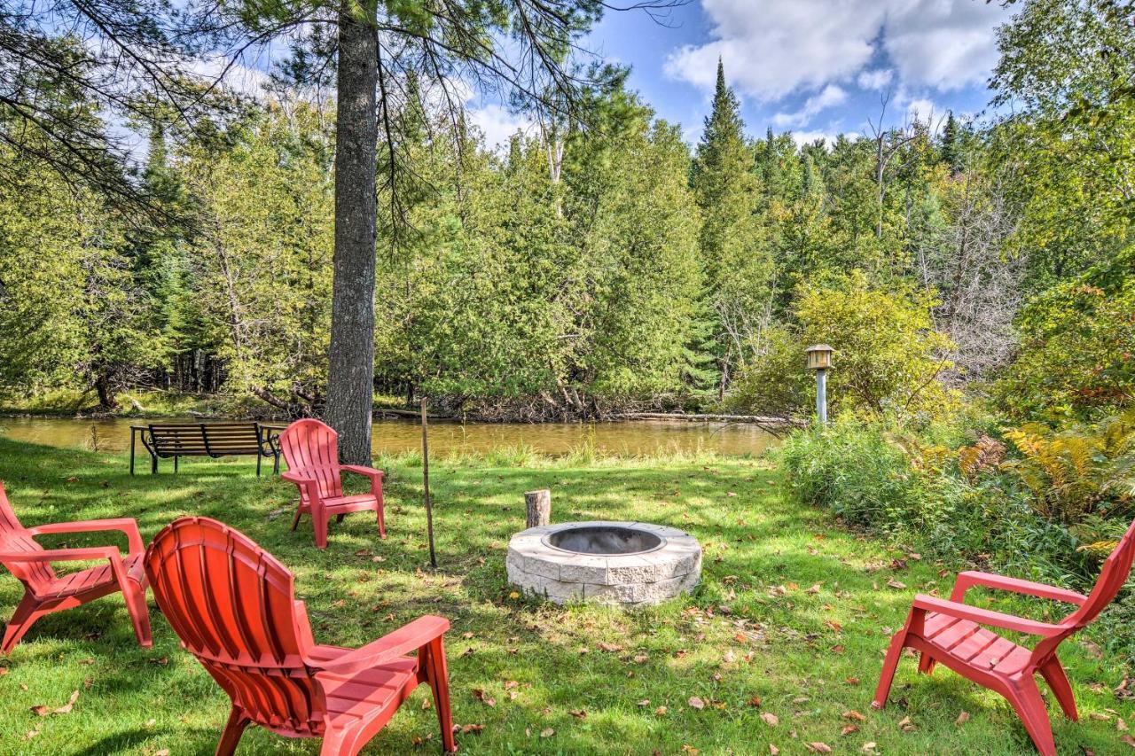 Riverfront Traverse City Cabin Fish, Kayak And Tube Buitenkant foto