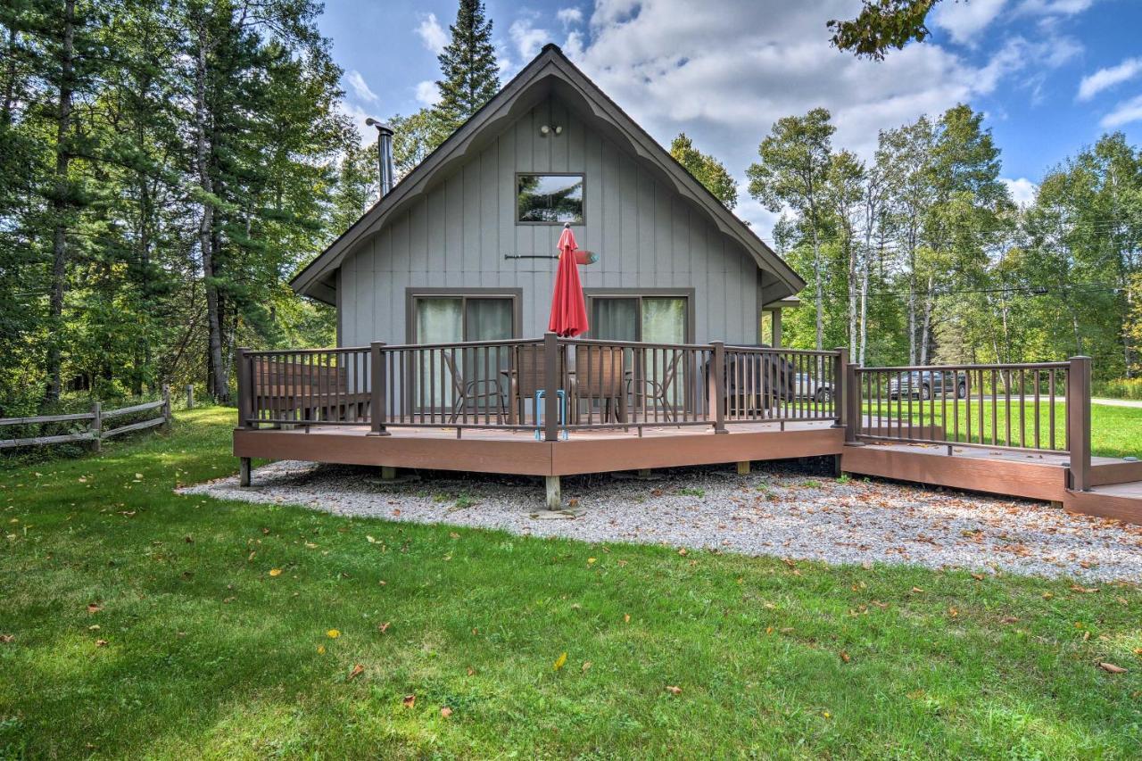 Riverfront Traverse City Cabin Fish, Kayak And Tube Buitenkant foto